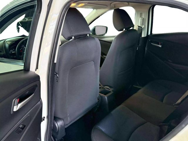 Vehicle image 14 of 21