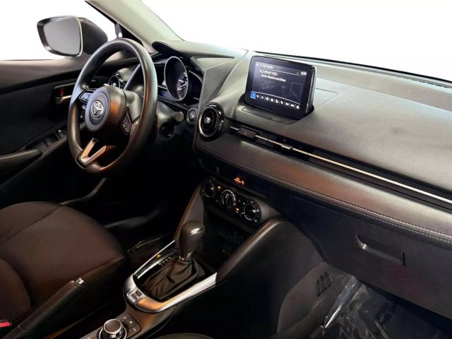 Vehicle image 9 of 21