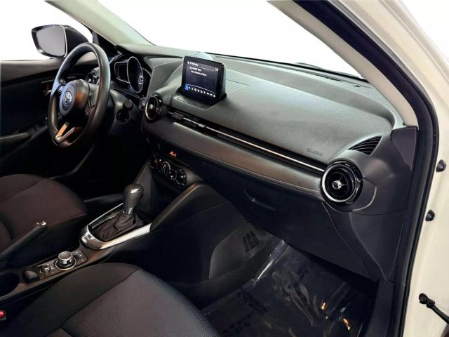 Vehicle image 15 of 21