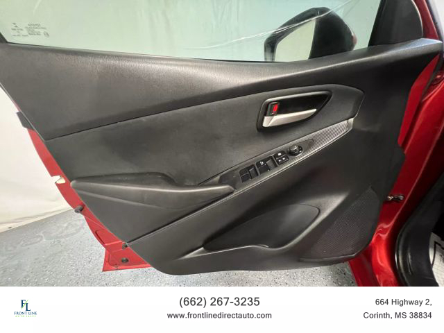 Vehicle image 17 of 21