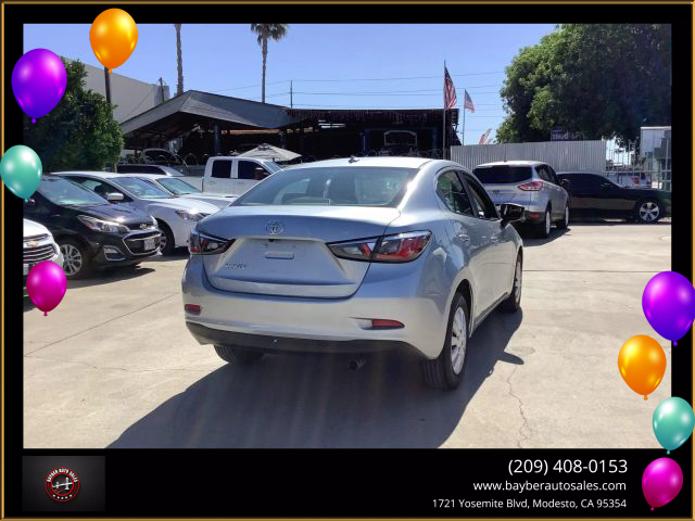 Vehicle image 4 of 34