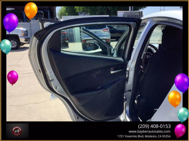 Vehicle image 28 of 34