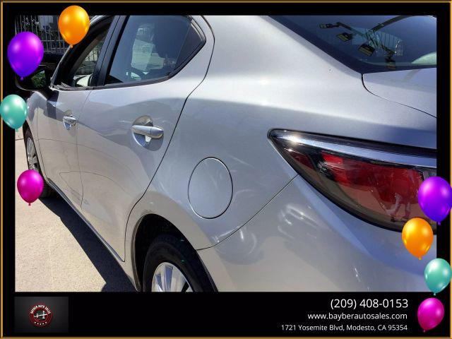 Vehicle image 6 of 34