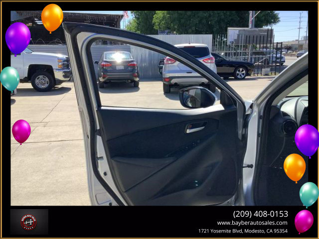 Vehicle image 26 of 34