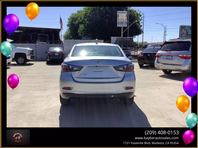 Vehicle image 5 of 34