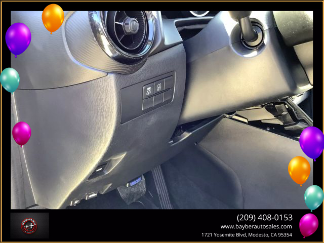 Vehicle image 25 of 34