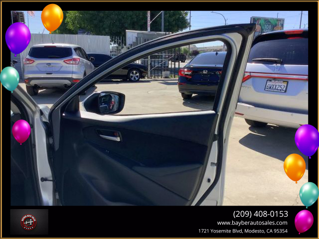 Vehicle image 27 of 34