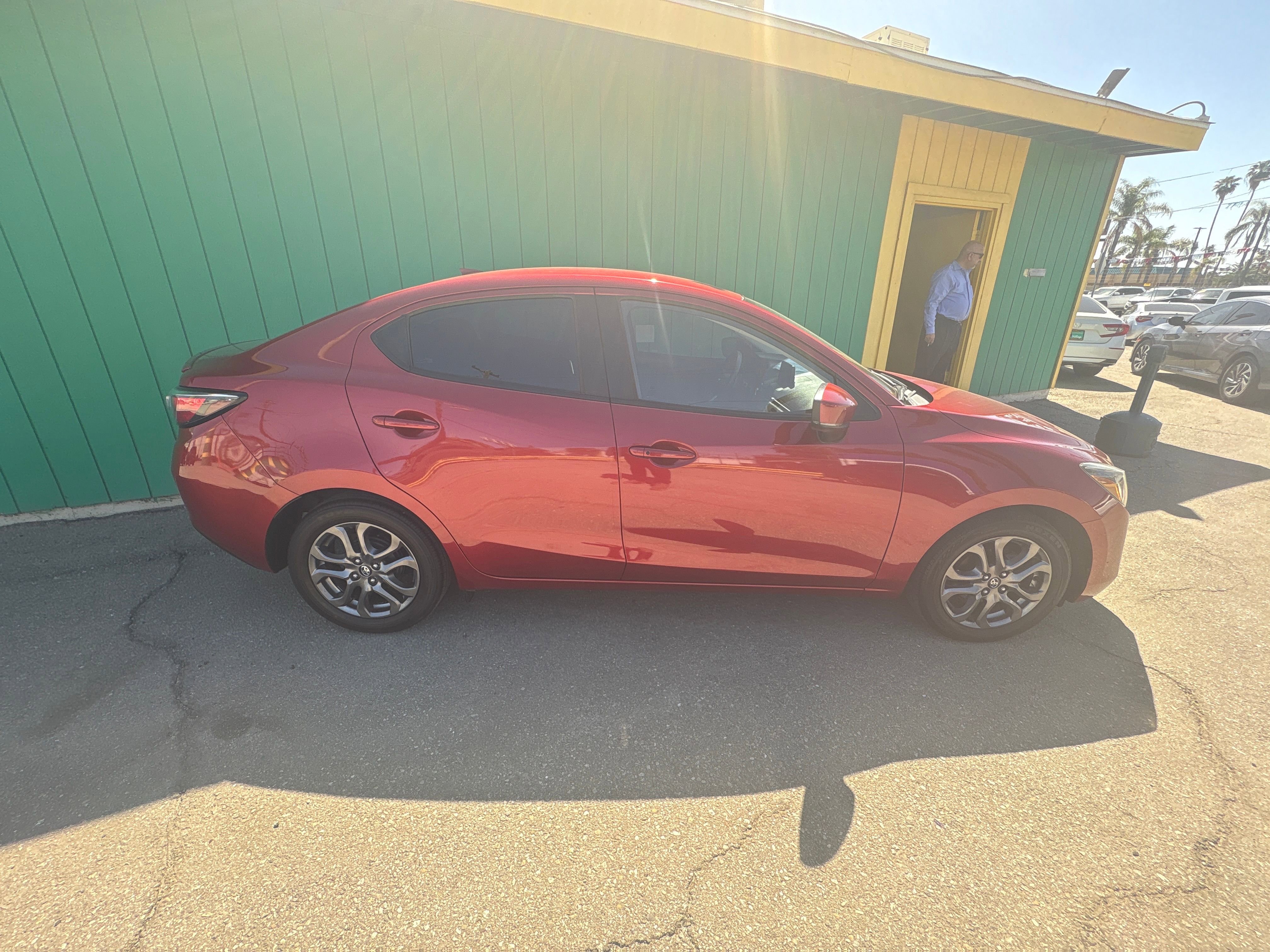 Vehicle image 4 of 10