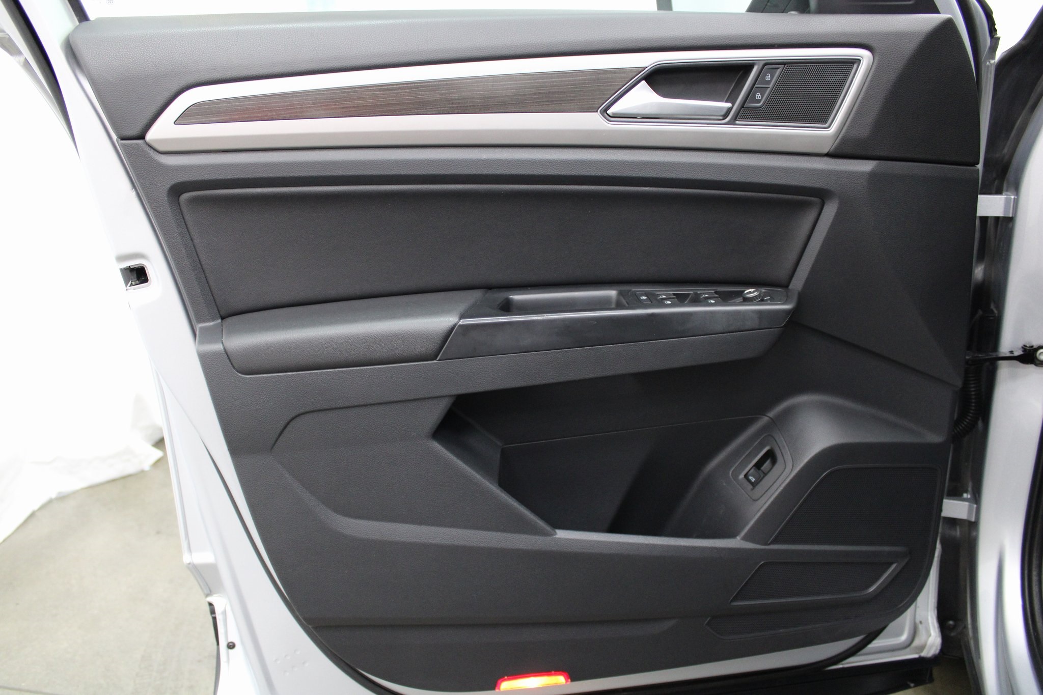 2019 Volkswagen Atlas 3.6L V6 SE Technology Image 25 of 43