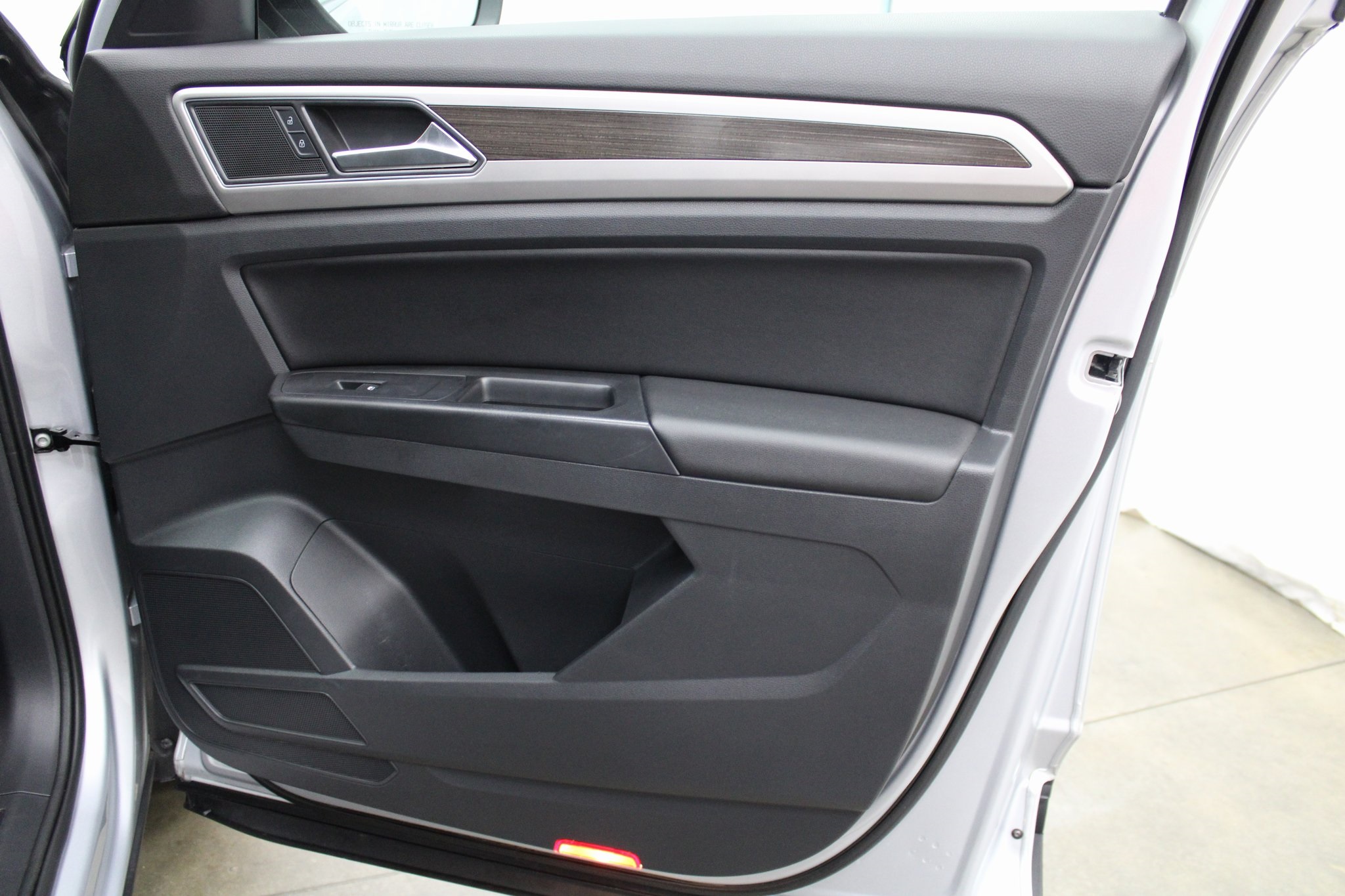 2019 Volkswagen Atlas 3.6L V6 SE Technology Image 32 of 43