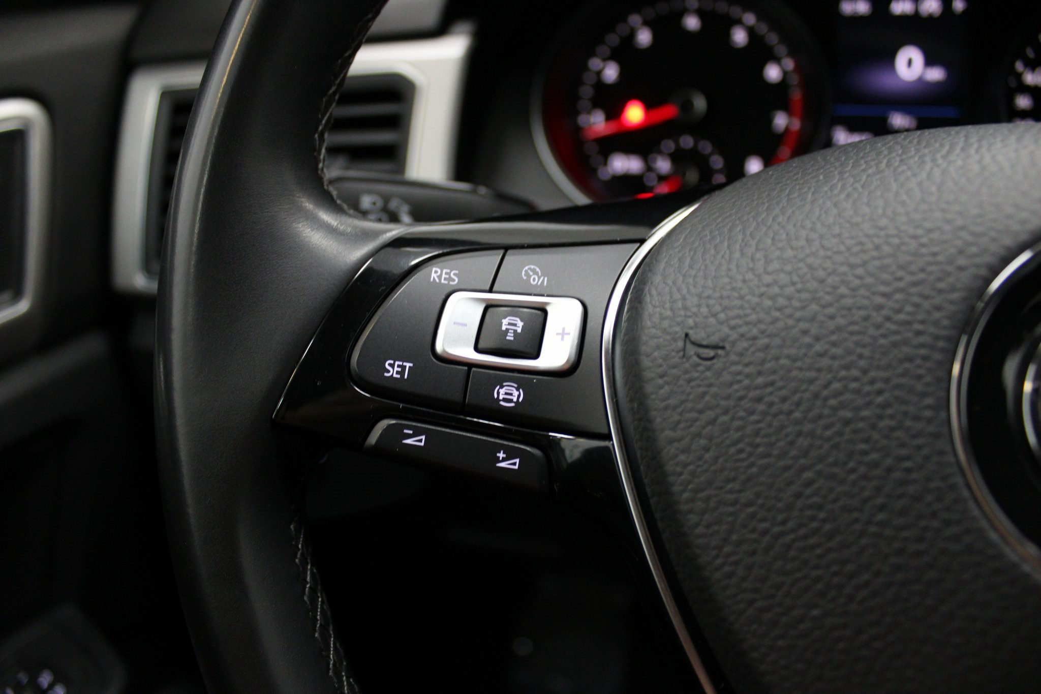 2019 Volkswagen Atlas 3.6L V6 SE Technology Image 33 of 43
