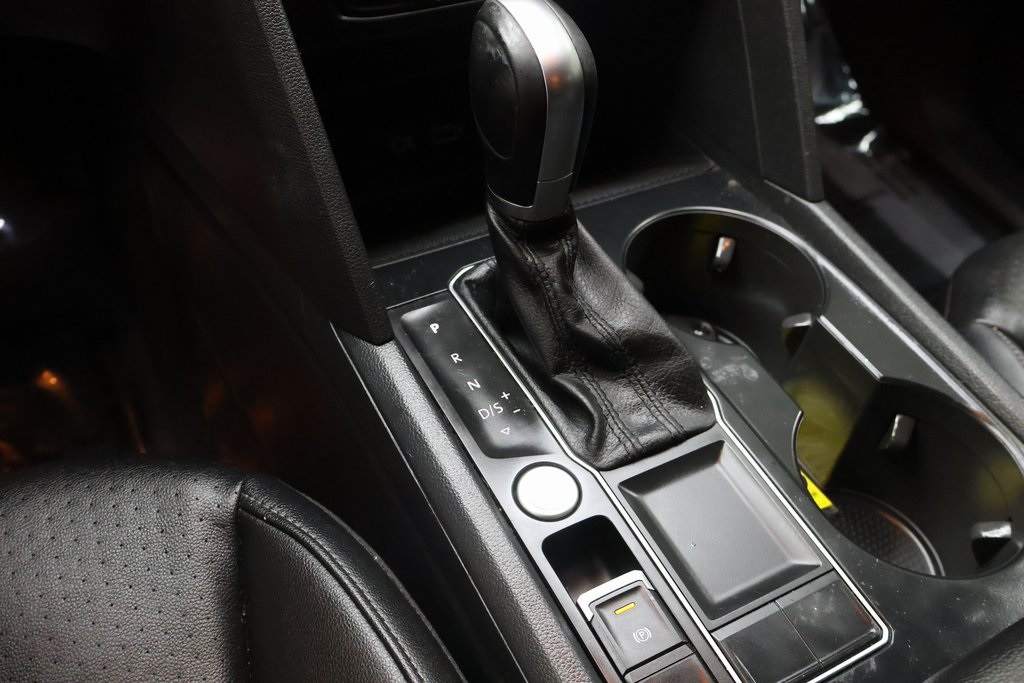 Vehicle image 32 of 49