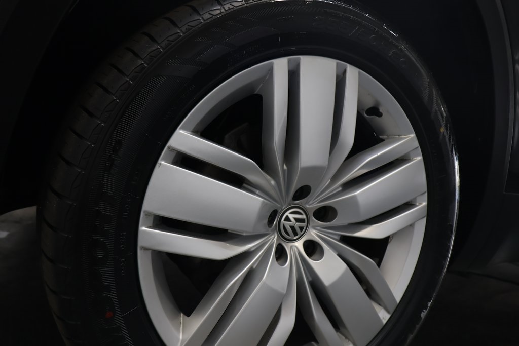 Vehicle image 15 of 49