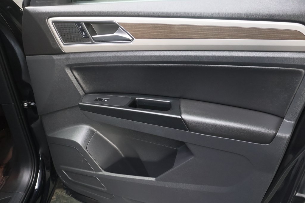 Vehicle image 34 of 49