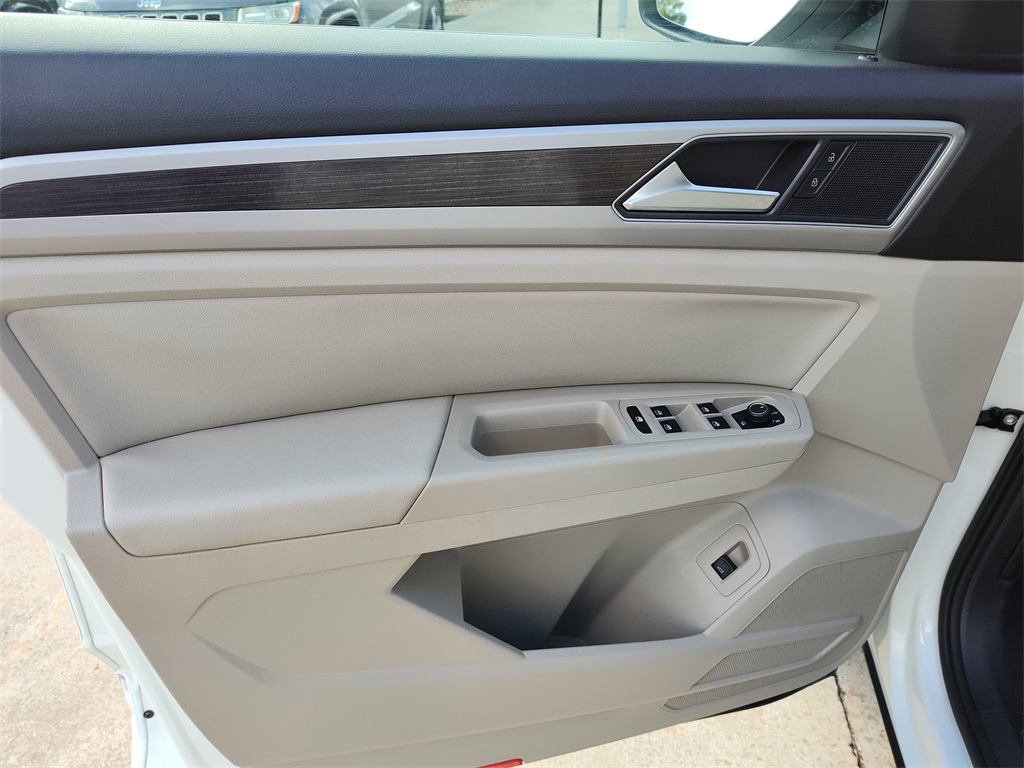 2019 Volkswagen Atlas 3.6L V6 SE Technology R-Line Image 24 of 34