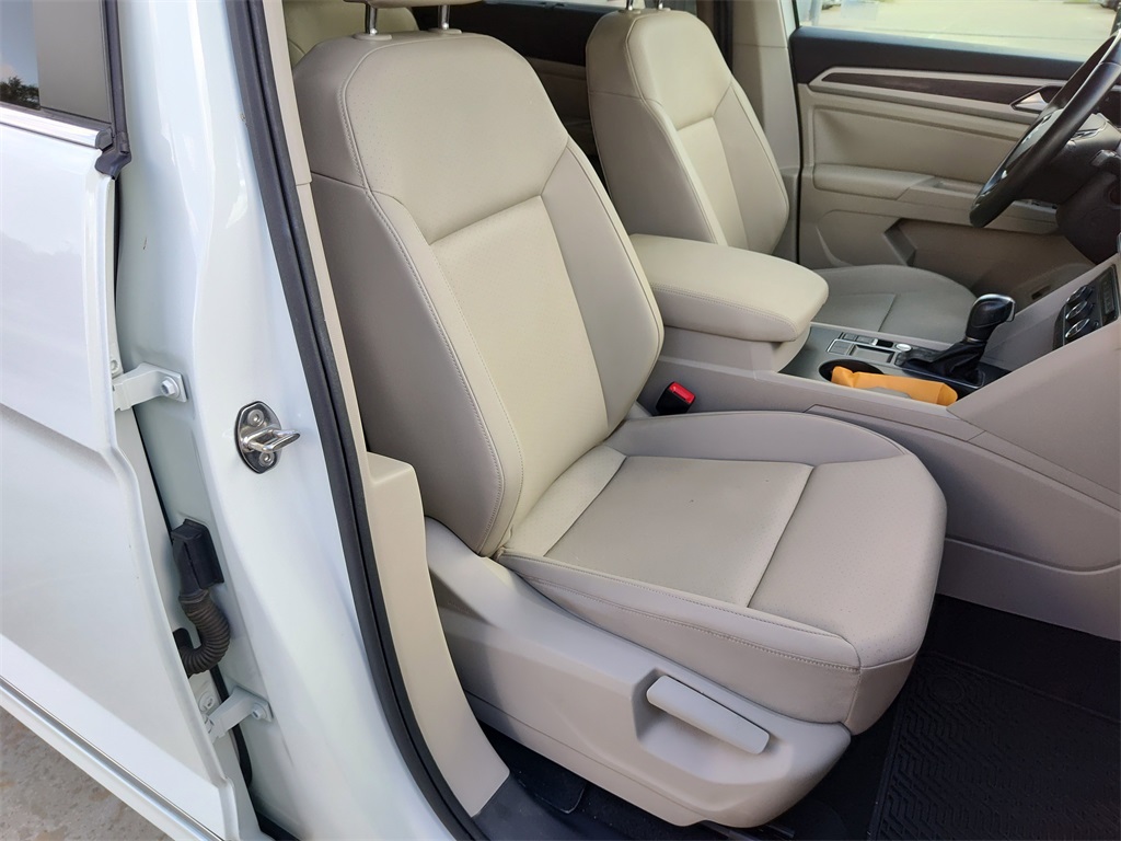 2019 Volkswagen Atlas 3.6L V6 SE Technology R-Line Image 11 of 34