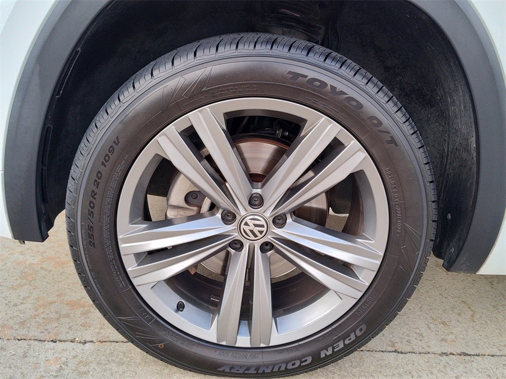 2019 Volkswagen Atlas 3.6L V6 SE Technology R-Line Image 9 of 34