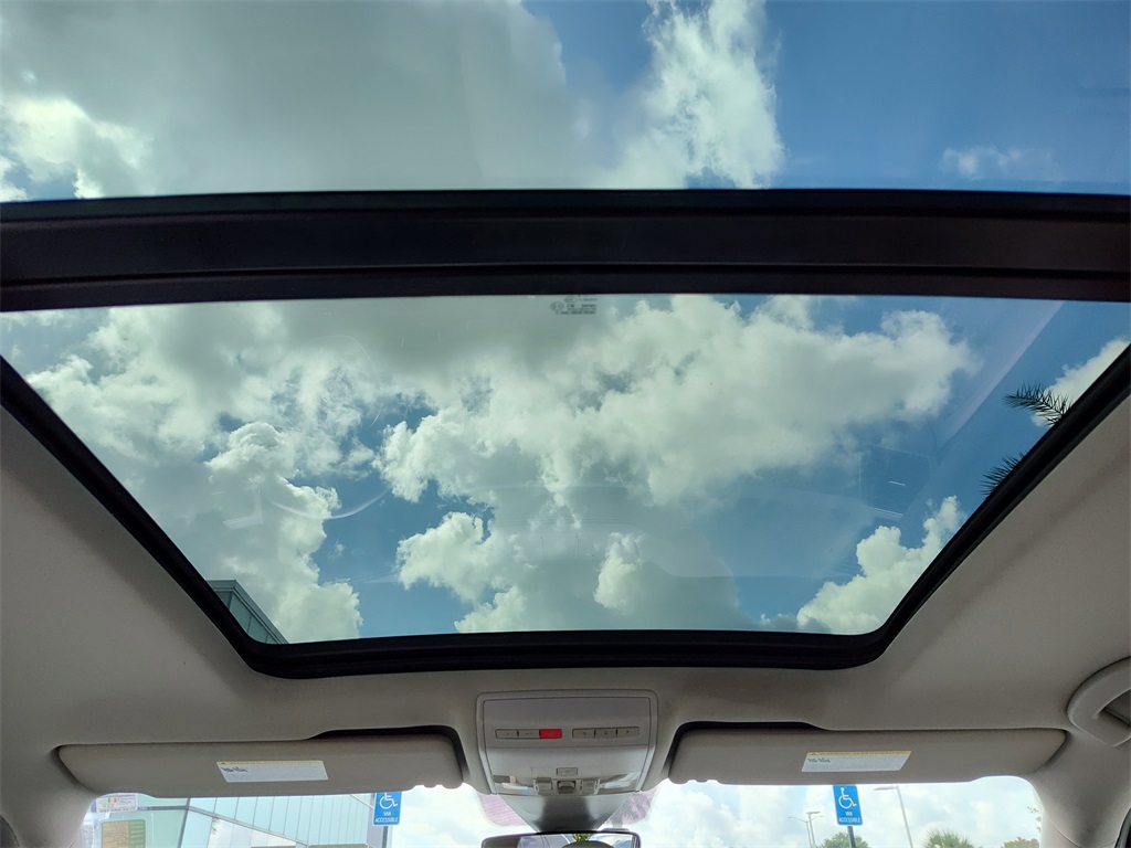 2019 Volkswagen Atlas 3.6L V6 SE Technology R-Line Image 31 of 34