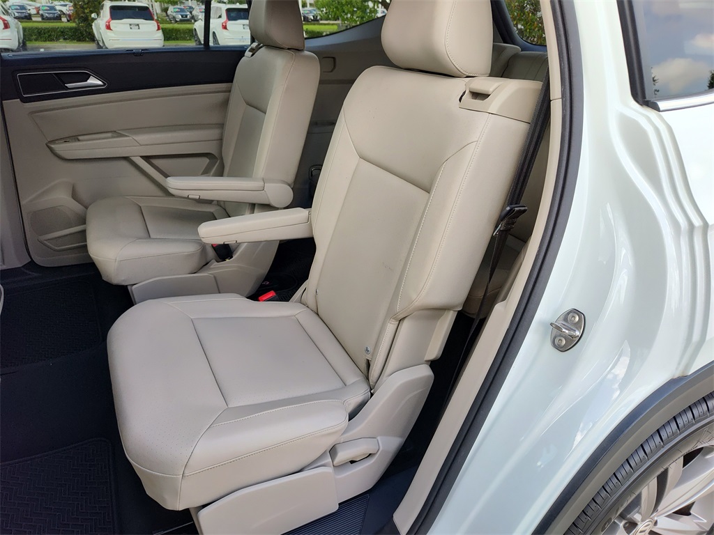 2019 Volkswagen Atlas 3.6L V6 SE Technology R-Line Image 16 of 34