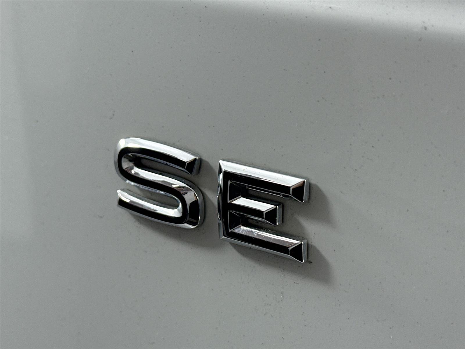 Vehicle image 16 of 18