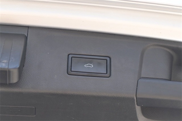 Vehicle image 26 of 31