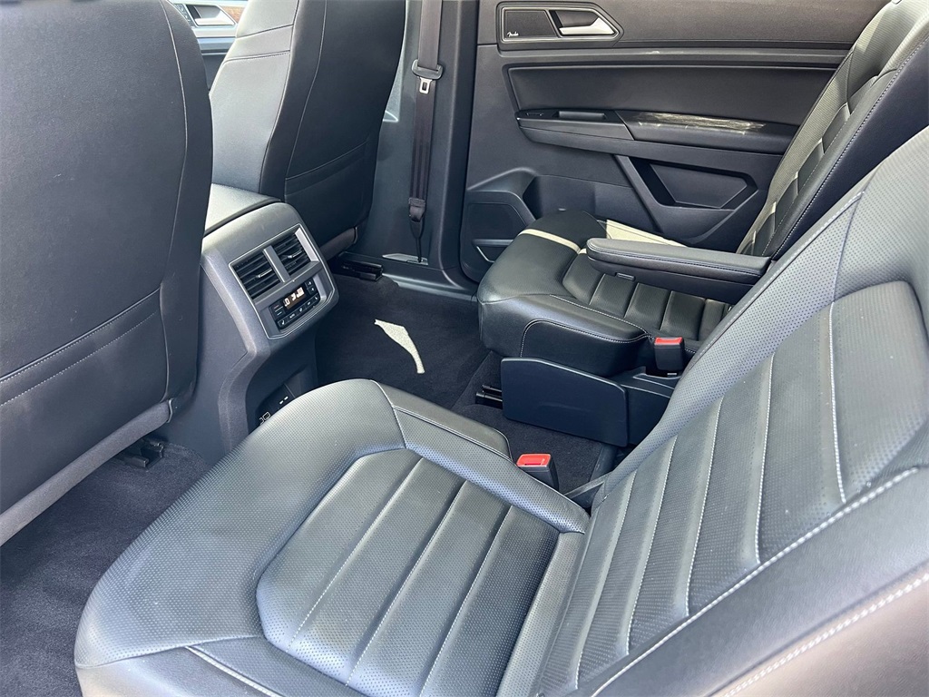 Vehicle image 13 of 34