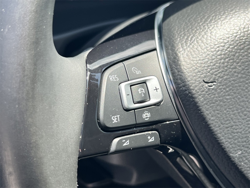 Vehicle image 32 of 34