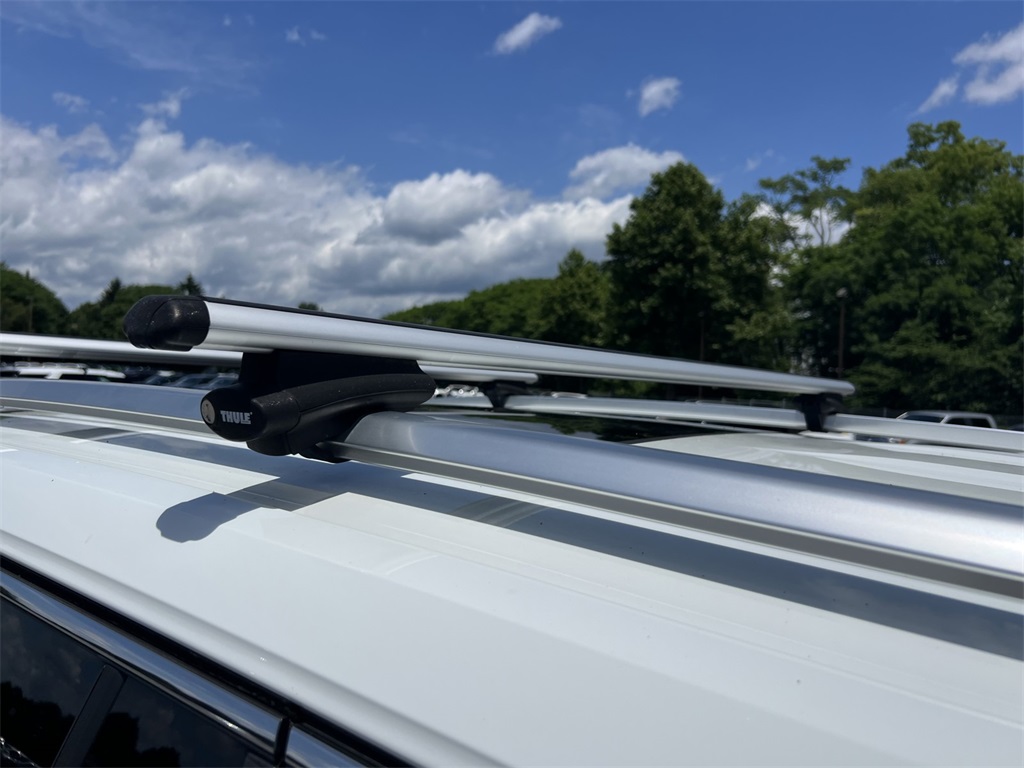 Vehicle image 17 of 34