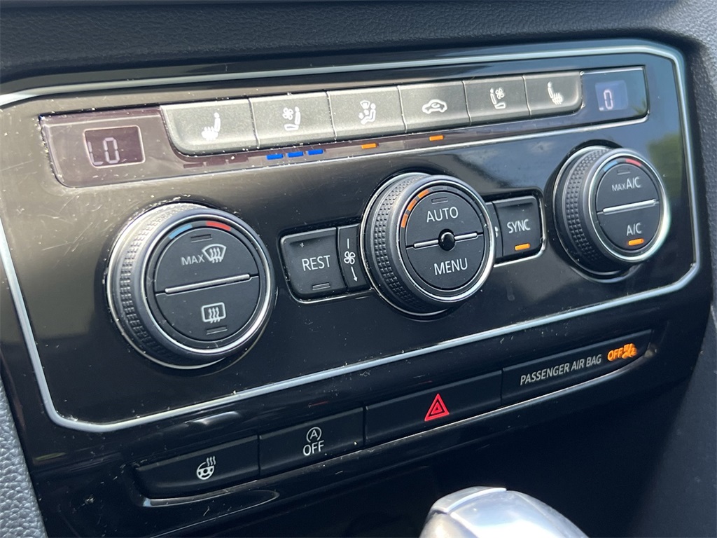 Vehicle image 31 of 34