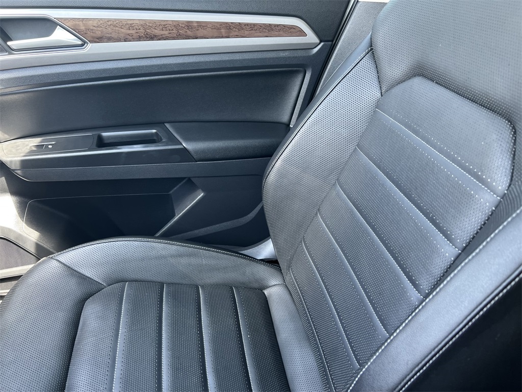 Vehicle image 11 of 34