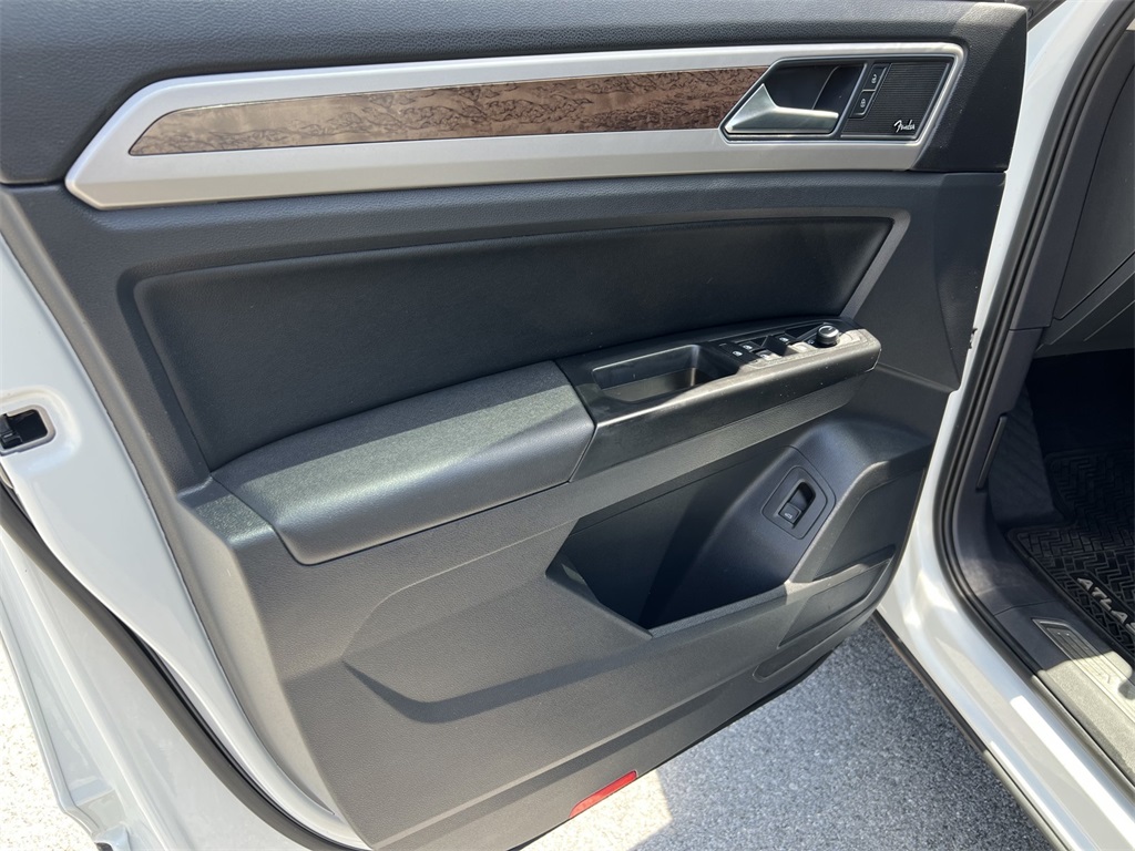 Vehicle image 24 of 34