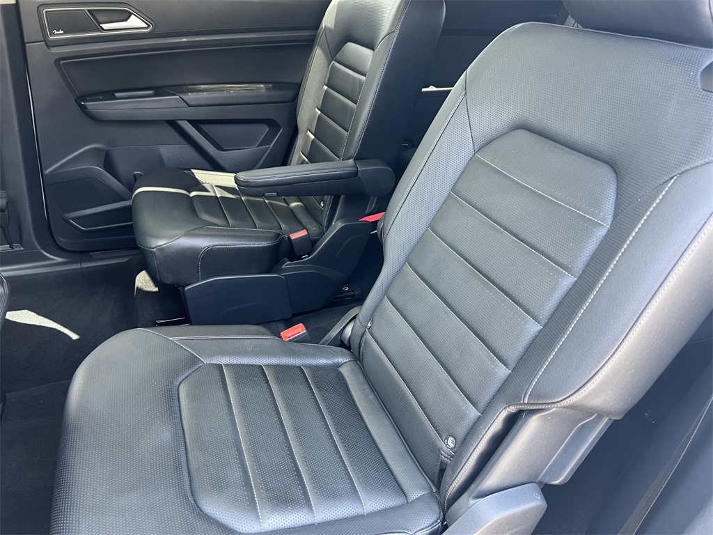 Vehicle image 10 of 34