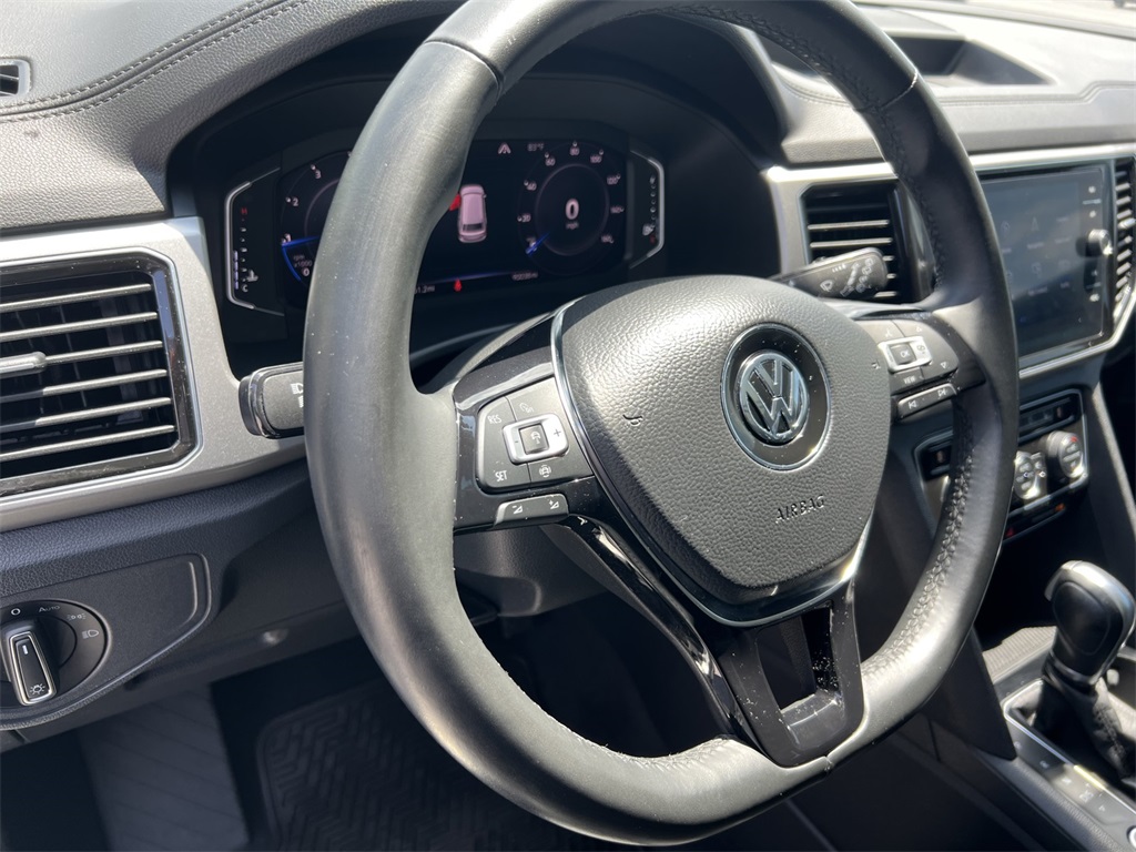 Vehicle image 33 of 34