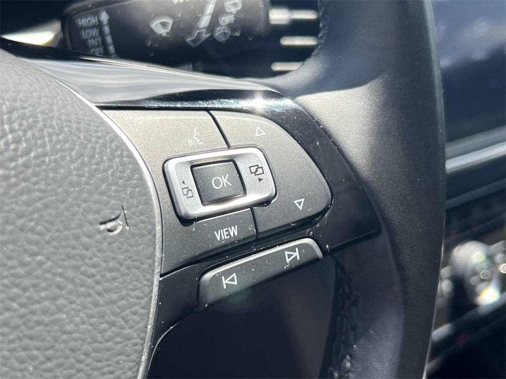 Vehicle image 30 of 34
