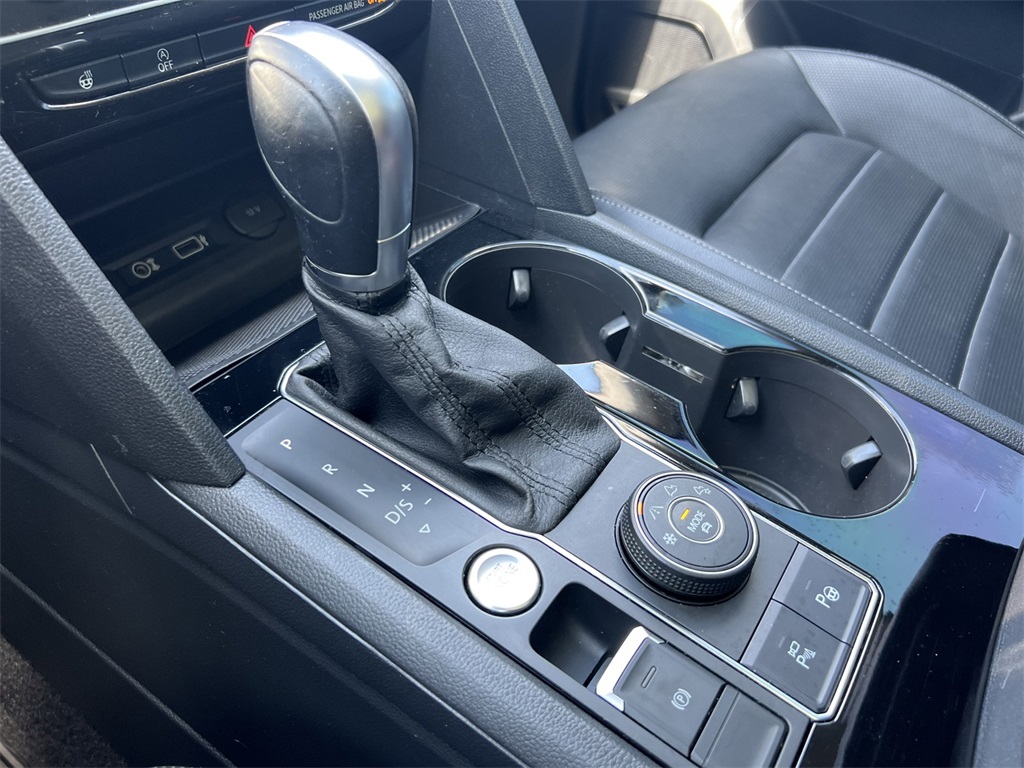 Vehicle image 23 of 34