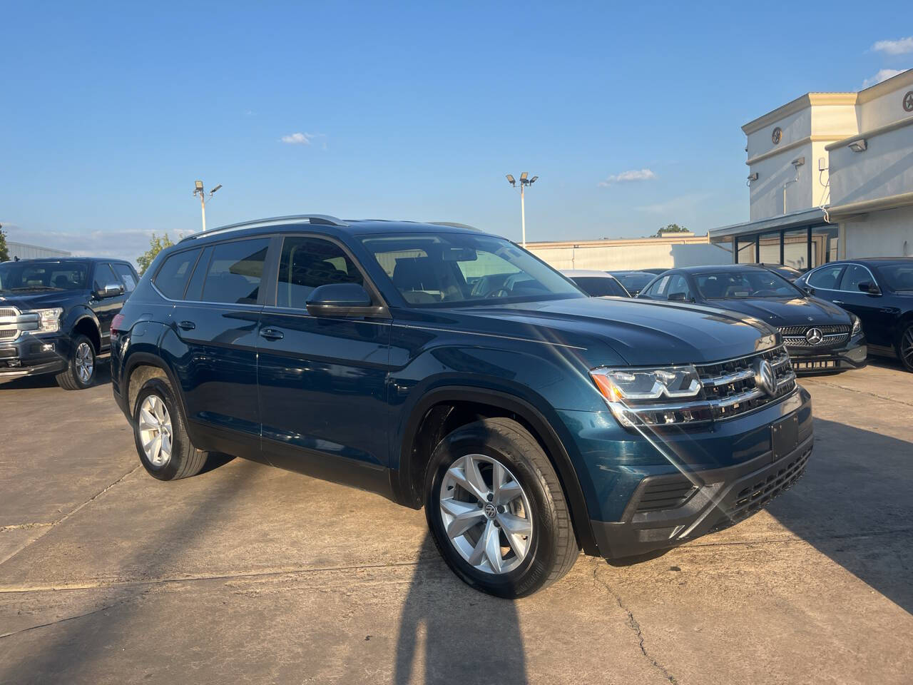 2019 Volkswagen Atlas 2.0T S Image 2 of 18