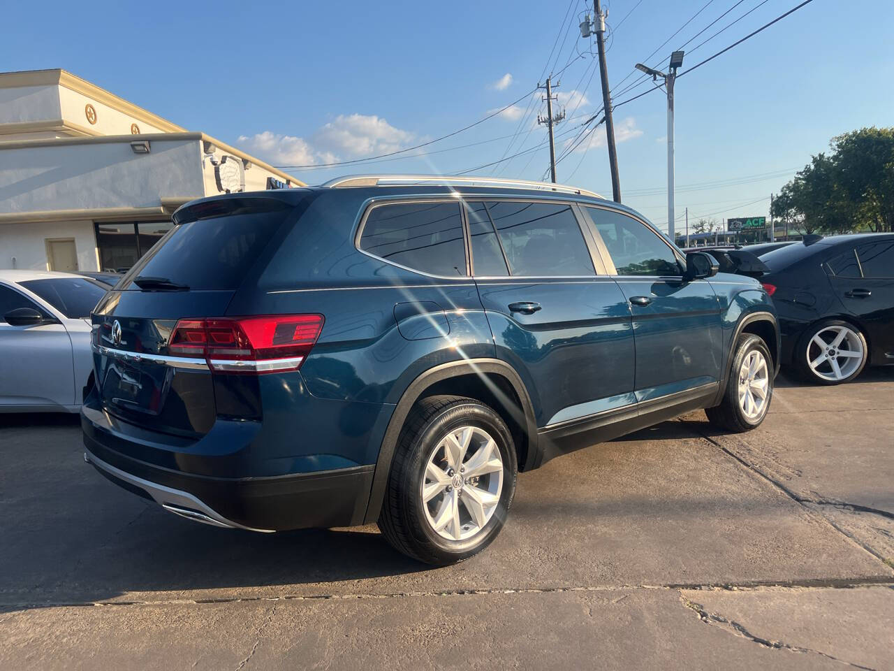 2019 Volkswagen Atlas 2.0T S Image 3 of 18