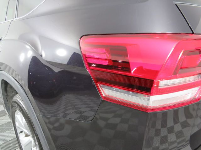 Vehicle image 28 of 48
