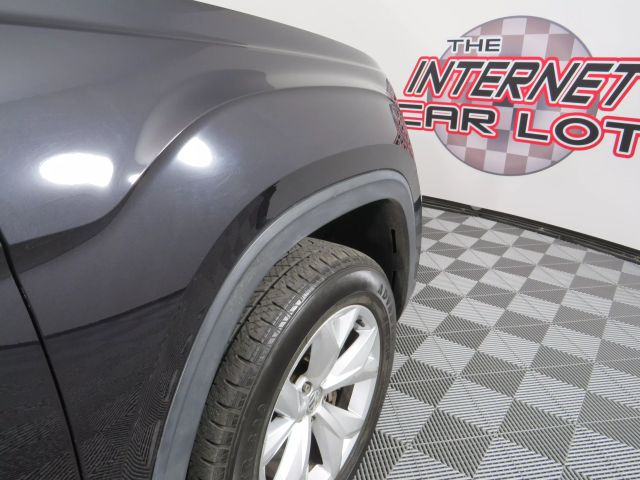 Vehicle image 32 of 48