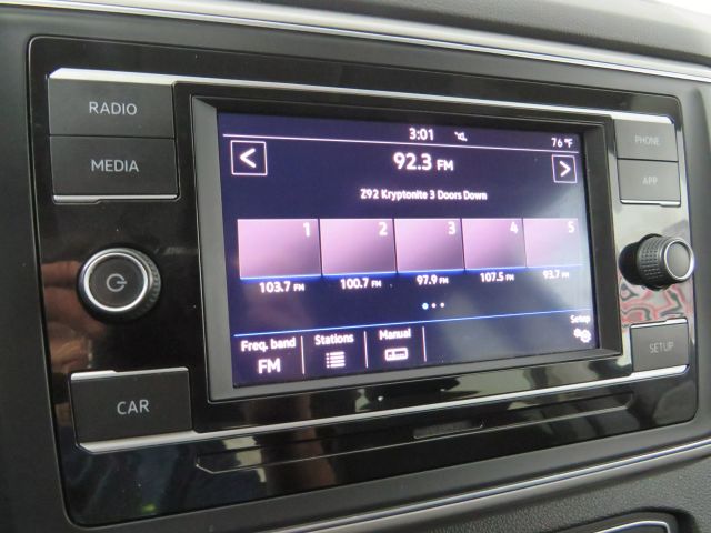Vehicle image 21 of 48