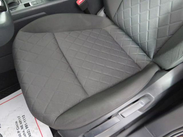 Vehicle image 33 of 48