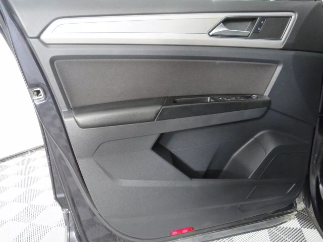 Vehicle image 41 of 48