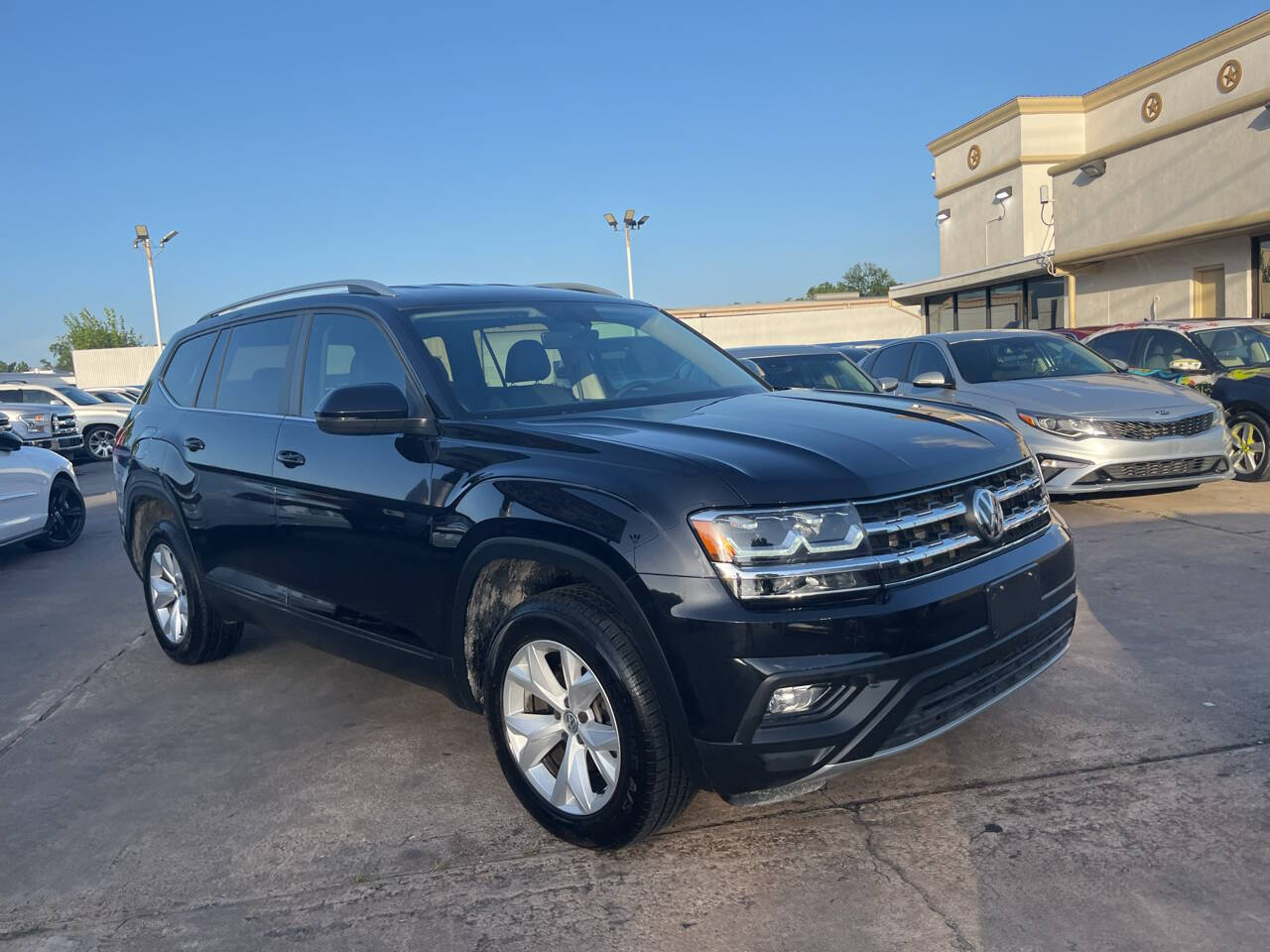 2019 Volkswagen Atlas 3.6L V6 SE Image 2 of 20