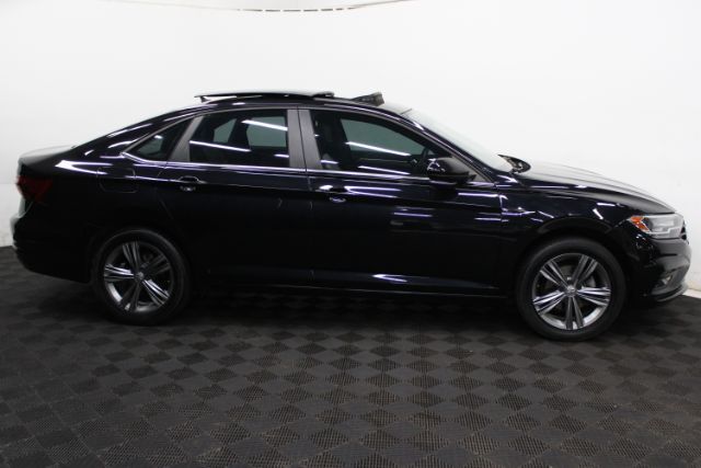 2019 Volkswagen Jetta R-Line Image 3 of 25