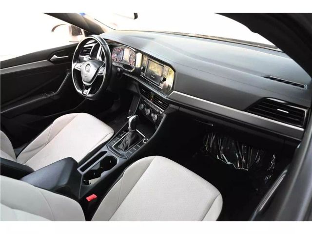 Vehicle image 19 of 27
