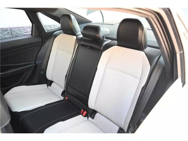 Vehicle image 14 of 27