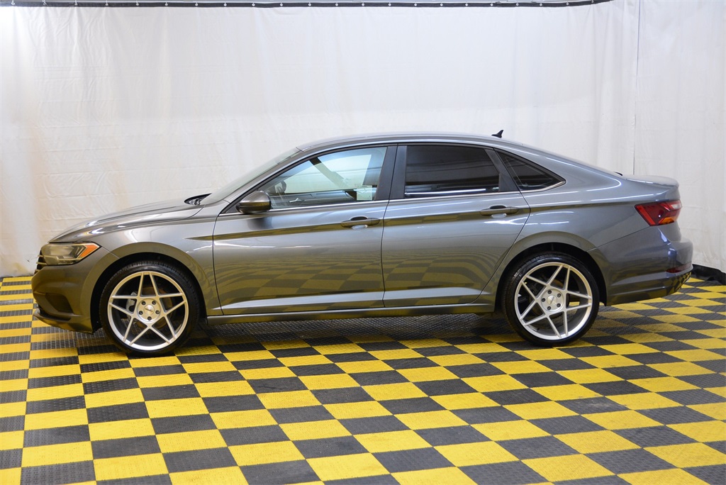 Vehicle image 9 of 31