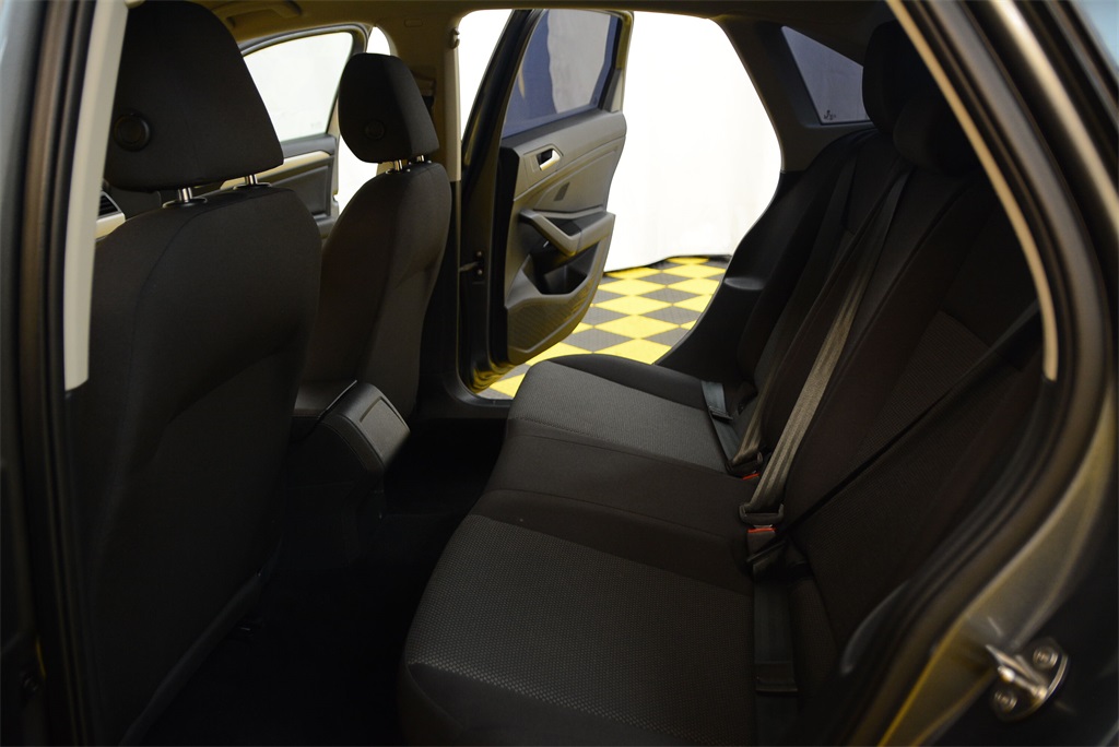 Vehicle image 28 of 31