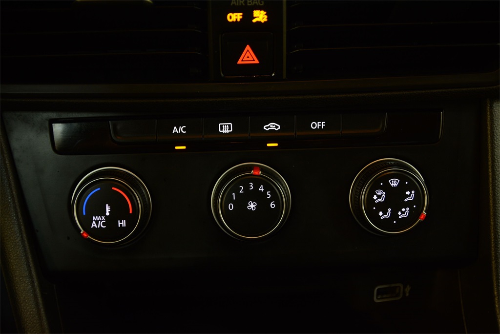 Vehicle image 23 of 31