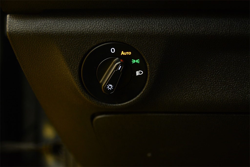 Vehicle image 14 of 31